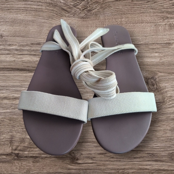 New Rothy’s wrap sandal in sandcastle - Picture 3 of 4